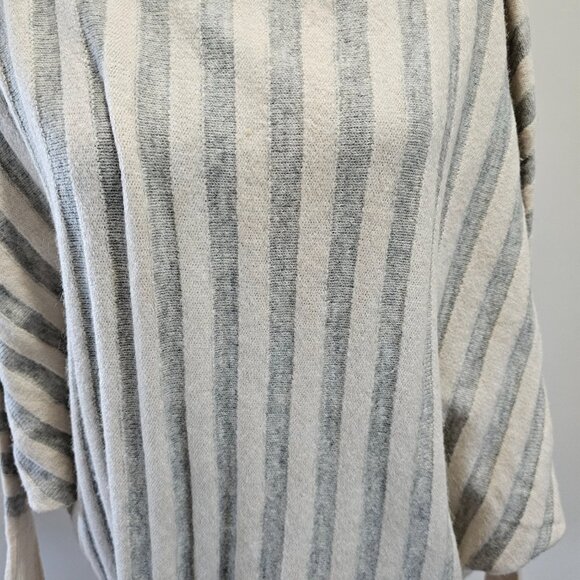 Kerisma sweater in size small with ribbed sleeves bat like wings - Picture 3 of 11